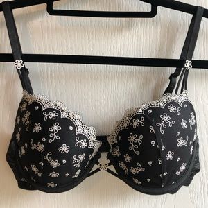 Victoria’s Secret Padded Demi bra 32C, black and white flower with lace detail
